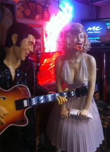 Elvis and Marilyn hanging out at the local pizzeria.